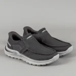SKECHERS QUIN ARCHFIT NEGRO CON GRIS - Image 2