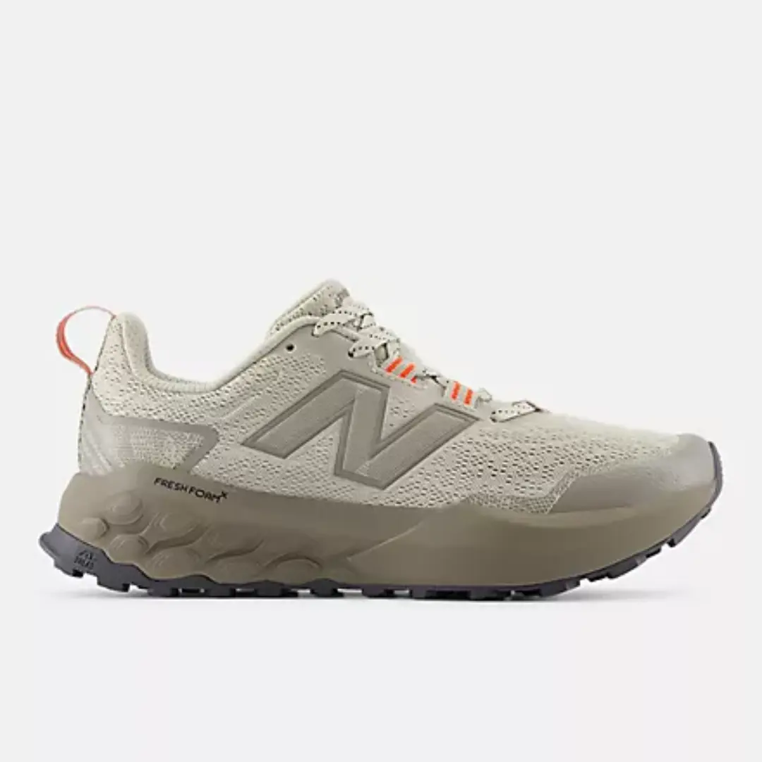 WTGAROU2 NEW BALANCE W FRESH FOAM GAROE GRIS CON NARANJA - Image 1